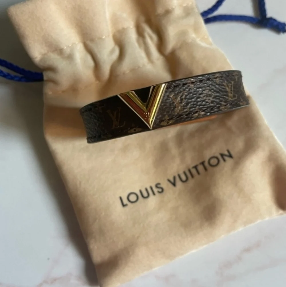 Sunning NWOT Luxury Louis Vuitton ✨️ Statement Bracelet 👌 - Picture 6 of 9